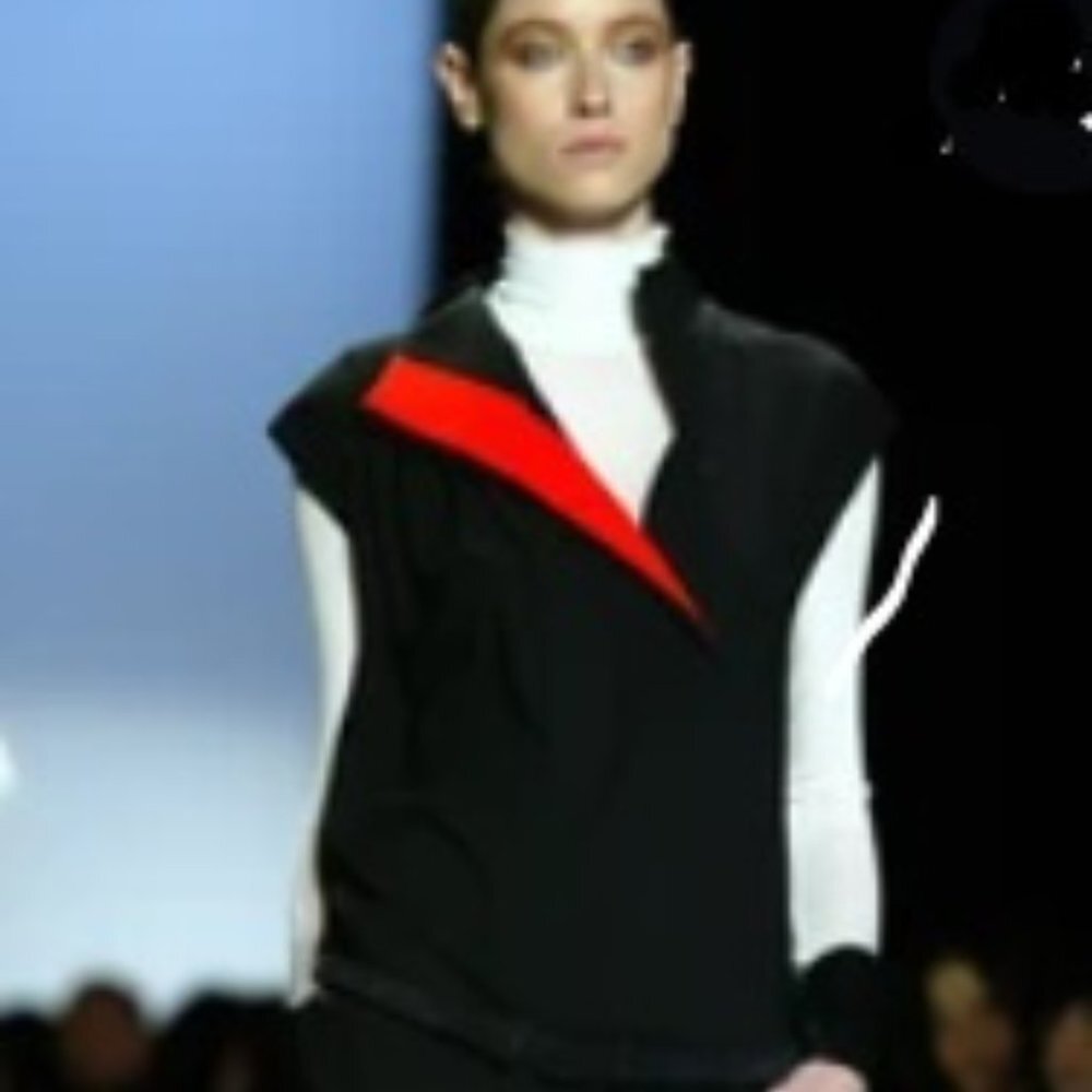 BCBG MAX AZRIA RUNWAY BLACK DRESS  NWT -  SZ 4